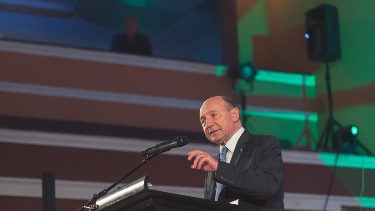 Traian Băsescu, atac dur la intenția de desființare a Secției Speciale. „Cătălin Predoiu face ce ştie el mai bine: slugăreşte şi el puţin”
