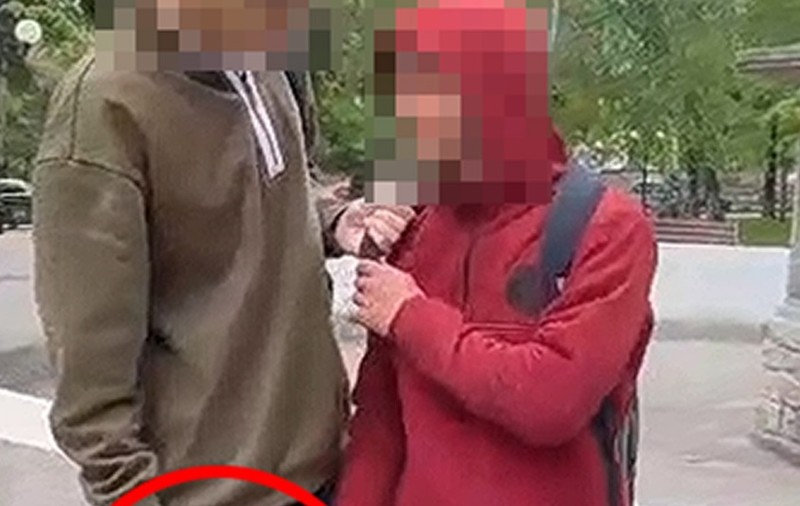 Tânăr de 18 ani din Huşi, surprins când ameninţa cu cuţitul un adolescent de 17 ani. Reacţia Poliţiei