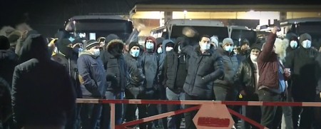 Protest autobaza Titan foto: Captură foto Antena 3