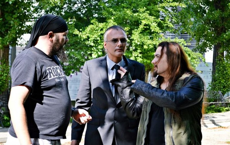 Rockerii de la Trooper au filmat un videoclip într-un liceu! L-au pus prof pe Cristian Hrubaru