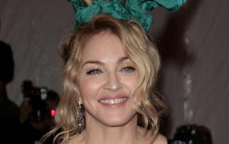 Madonna vrea să  adopte?
