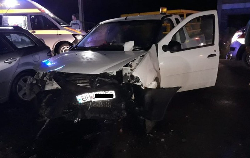 Accident grav  în județul Alba. Patru răniţi, dintre care o femeie gravidă, în urma coliziunii dintre un autoturism şi un camion