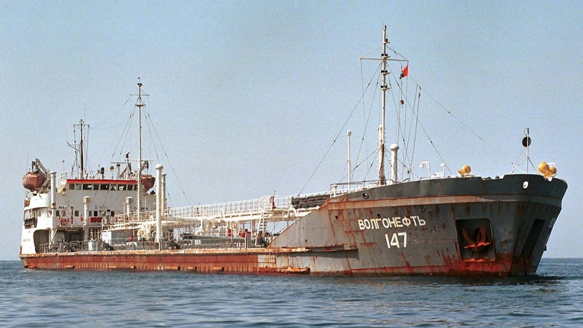 Tanc petrolier vechi de proveniență rusească. Foto Profimedia