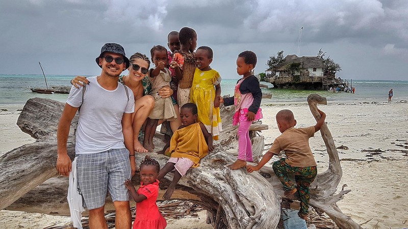 Lidia Buble și Răzvan se relaxează în Zanzibar. Cum s-au pozat cei doi. "Nepoții mei"