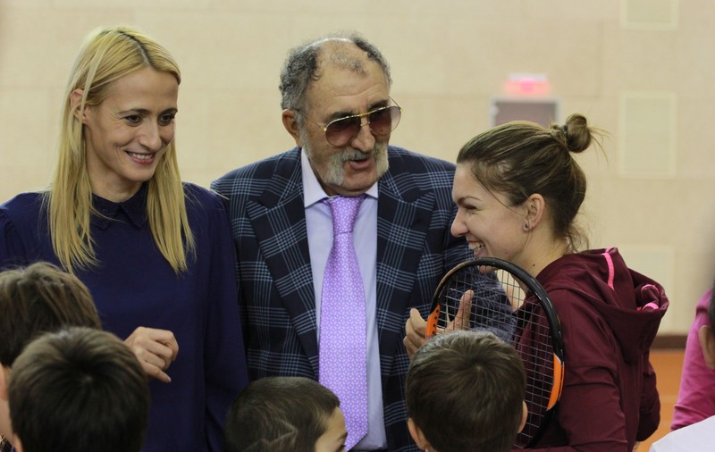 Ion Țiriac a făcut încă o declarație halucinantă despre Simona Halep: ”De împușcat, o împușcă altul, că eu nu am treabă!” Magnatul a făcut mișto de președintele Klaus Iohannis: ”Să vadă cum se circulă!”