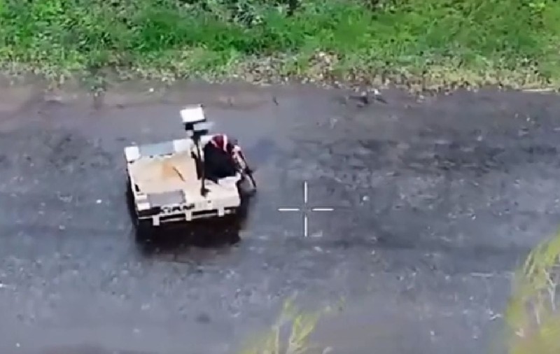 Un robot ucrainean salvează o pensionară din mijlocul bombardamentelor rusești: „Bunico, urcă!” | VIDEO