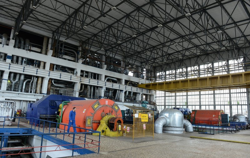 Românii plătesc mai mult pentru facturile la energie electrică. Decizia ANRE: taxa de cogenerare, majorată cu 40%