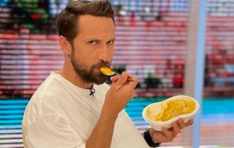 Dani Oțil, glume pe seama soției însărcinate. Ce imagine a publicat prezentatorul de la Antena 1. „Eu m-am ars pe viață”
