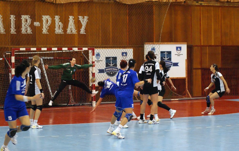Victorie pentru HCM Rm. Vâlcea, în meciul cu HCM Roman, în Liga Națională feminină de handbal
