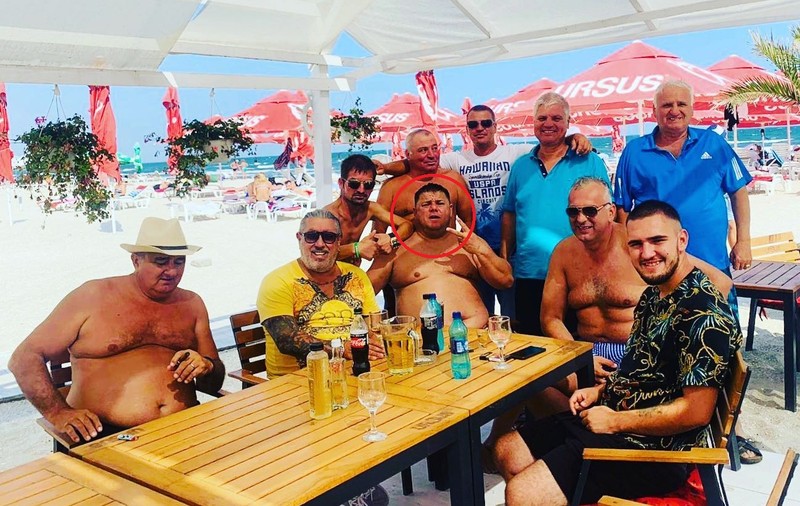 Şeful Gărzii de Mediu Bucureşti, imagini pe Facebook la bustul gol, de la petreceri stropite cu alcool. Instituţia nu a dat anul trecut nicio amendă
