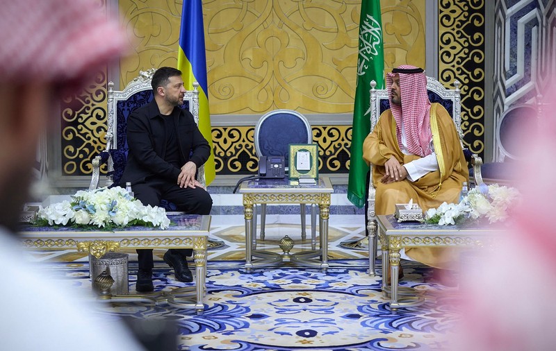 Volodimir Zelenski, într-o vizită neanunțată în Arabia Saudită. Kievul și Riadul semnează un acord de „apărare aeriană”