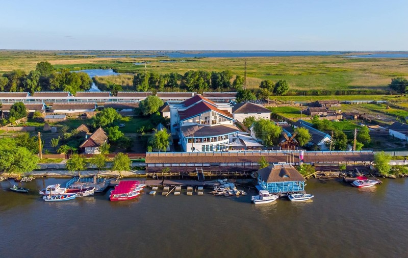 Turismul din Delta Dunării, lovit serios de dronele rusești. „Dacă portul de la Tulcea e gol zilnic, este firesc să nu fie turiști la Sulina”