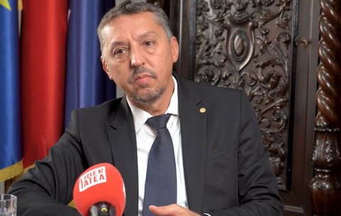 Adoptarea noii programe la română pentru clasa a IX-a, prelungită cu o săptămână. Ministrul Educației, copleșit de numărul sugestiilor primite