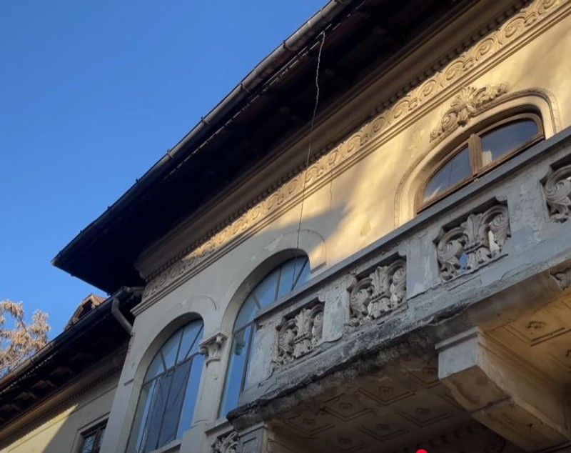 Imagini cu noua casă a lui Puya din București. Cum arată locuința construită în anii ’30: „Nici nu mă gândesc să pun termopane”