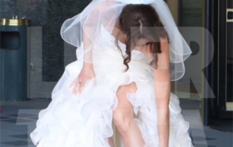 Claudia, fiica lui Piţurcă, APROAPE SĂ CADĂ DIN CAUZA ROCHIEI DE MIREASĂ! Uite cum a arătat în ziua nunţii | FOTO