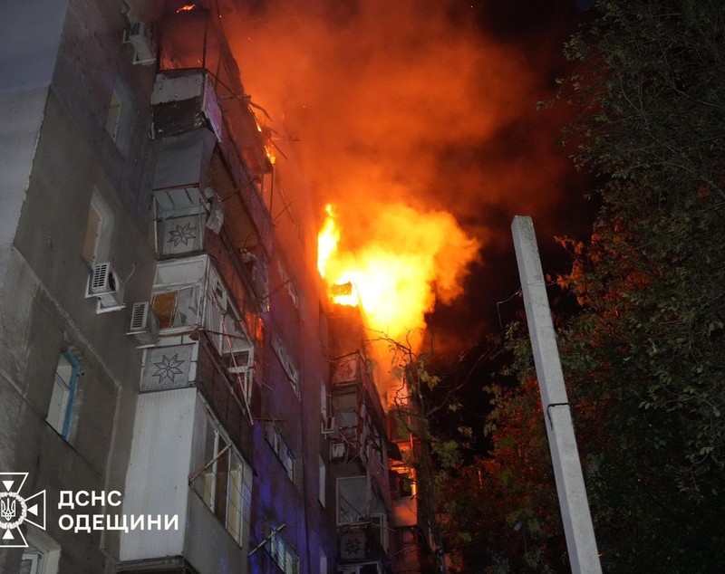 Rusia a trimis un nou val de drone Shahed spre Odesa, o clădire locuită de civili a fost lovită: cel puțin o persoană a murit