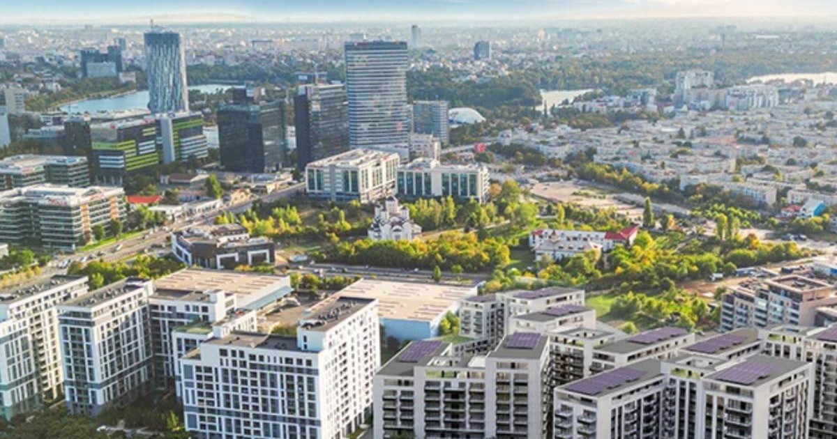 Poză cu mai multe clădiri. Imagine surprinsă în nordul Bucureștiului