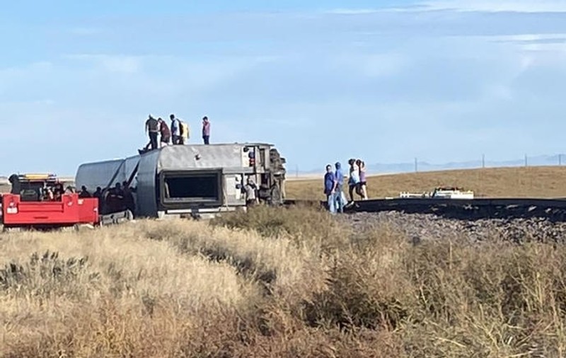 Cel puțin trei morți și mai mulți răniți, după ce un tren a deraiat în statul american Montana