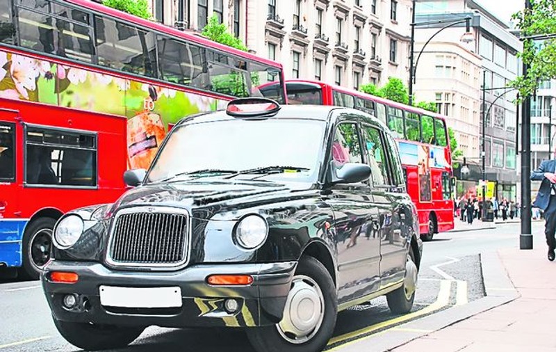 După fiecare călătorie cu taxiul prin Londra, Năstase lasă ciubuc două lire