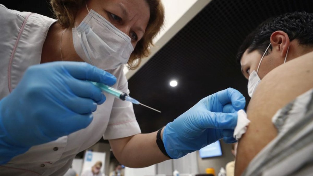 VIDEO STUDIU | Vaccinurile anti-COVID cu ARN mesager produc anticorpi și la pacienții cu imunitate foarte scăzută