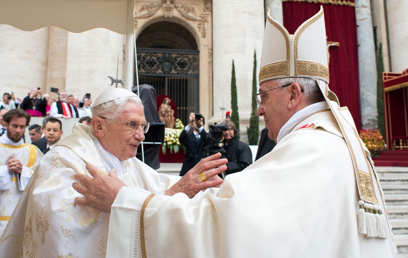 Papa Francisc, apel la rugăciuni pentru fostul Papă Benedict, care este „foarte bolnav”