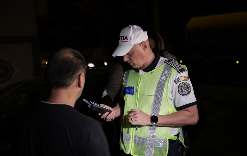 Șofer de 50 de ani, prins la volan cu o alcoolemie aproape de comă. A făcut accident și a fugit