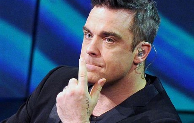 Robbie Williams, despre Justin Bieber: "Mi-e teamă să nu se 'ardă' aşa cum am făcut eu când am devenit celebru"