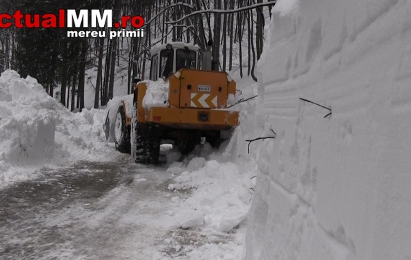 Blocaţi de AVALANŞĂ. 31 de înotători români, SECHESTRAŢI de capriciile vremii