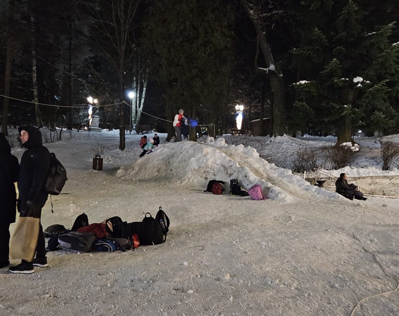 Vatra Dornei este pregătită pentru sfârșitul de an. Orașul-stațiune are hotelurile pline, pârtiile deschise și prețuri accesibile | REPORTAJ