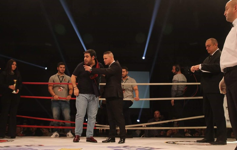 Dumnezeul manelelor din România, Dan Bursuc, este înnebunit după box