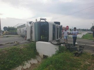 Traficul rutier a fost blocat pe DN66, la Drăguțești, în județul Gorj, în această dimineață