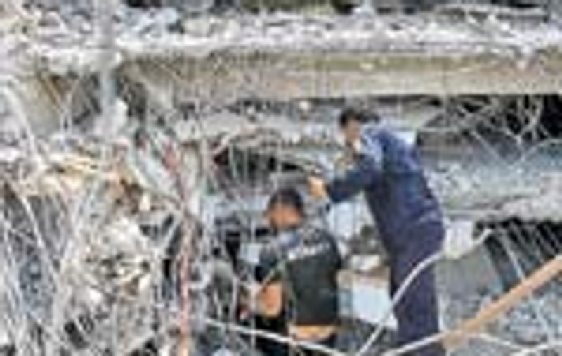 10 morti si zeci de raniti in Indonezia