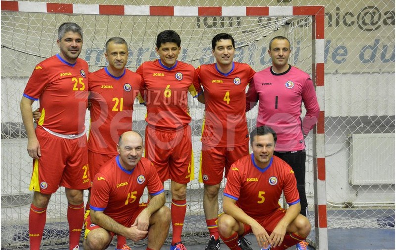 Burleanu a jucat fotbal la Buzău. Iată cum stă echipamentul pe șeful FRF / FOTO & VIDEO