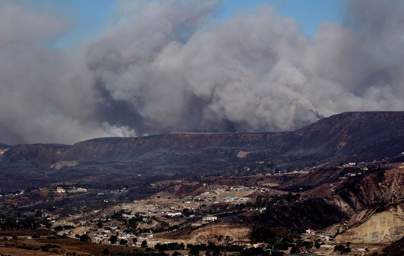 Incendii masive în California. Zeci de mii de evacuați și milioane de oameni fără curent electric