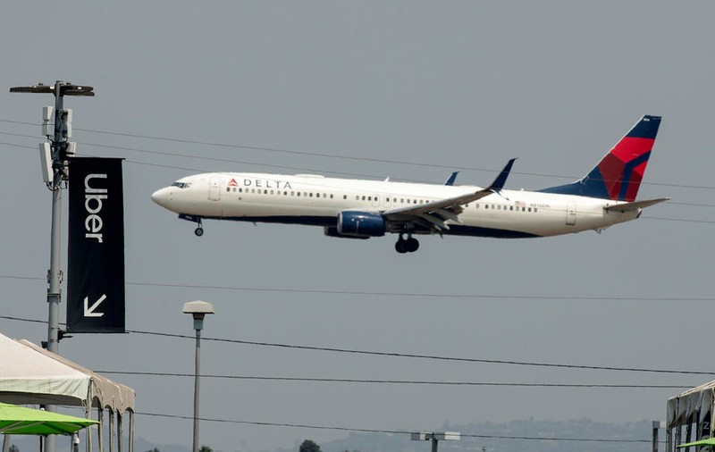 Un avion american aflat în zbor spre China a fost întors din drum din cauza noilor restricții anti-COVID-19