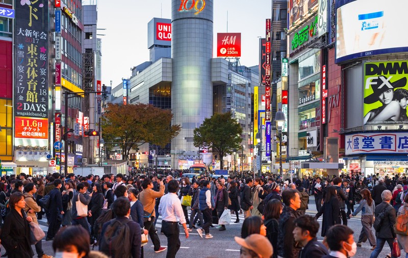 Japonia își regândește legile privind violul și ridică vârsta de consimțământ de la 13 la 16 ani. Ademenirea copiilor și fotografiatul sub fuste sunt și ele pedepsite