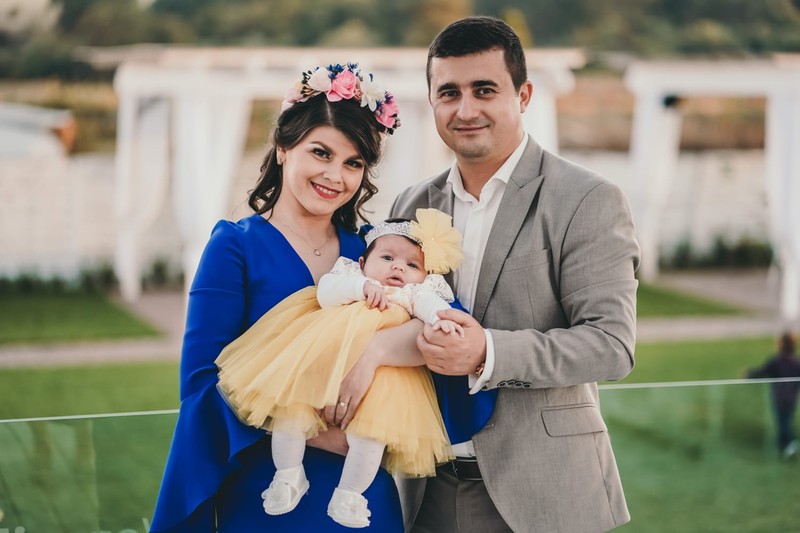 Alexandru, împreună cu soția lui, Mariana, și fiica lor Maria-Ioana