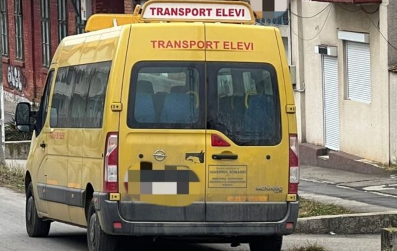 Şofer de microbuz şcolar, prins băut la volan în timp ce transporta elevi, la Bocșa. A încercat să fugă de poliție