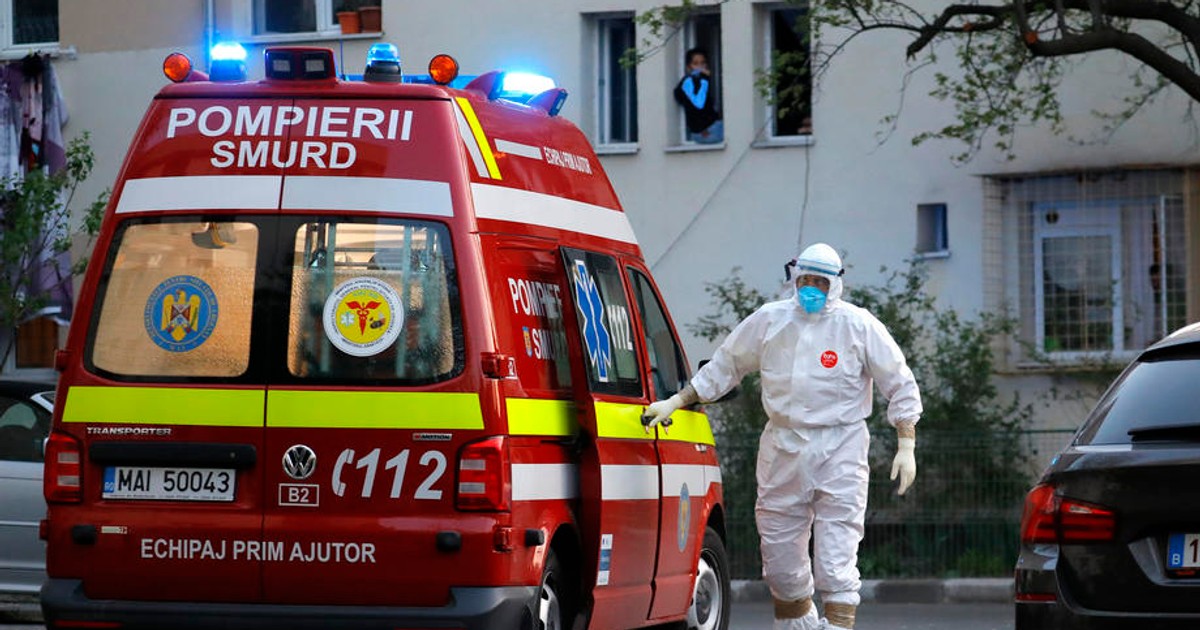 VIDEO Zeci de pacienți, evacuați cu tot cu paturi dintr-un spital de geriatrie, după ce paznicul a folosit spray paralizant ca să alunge un câine