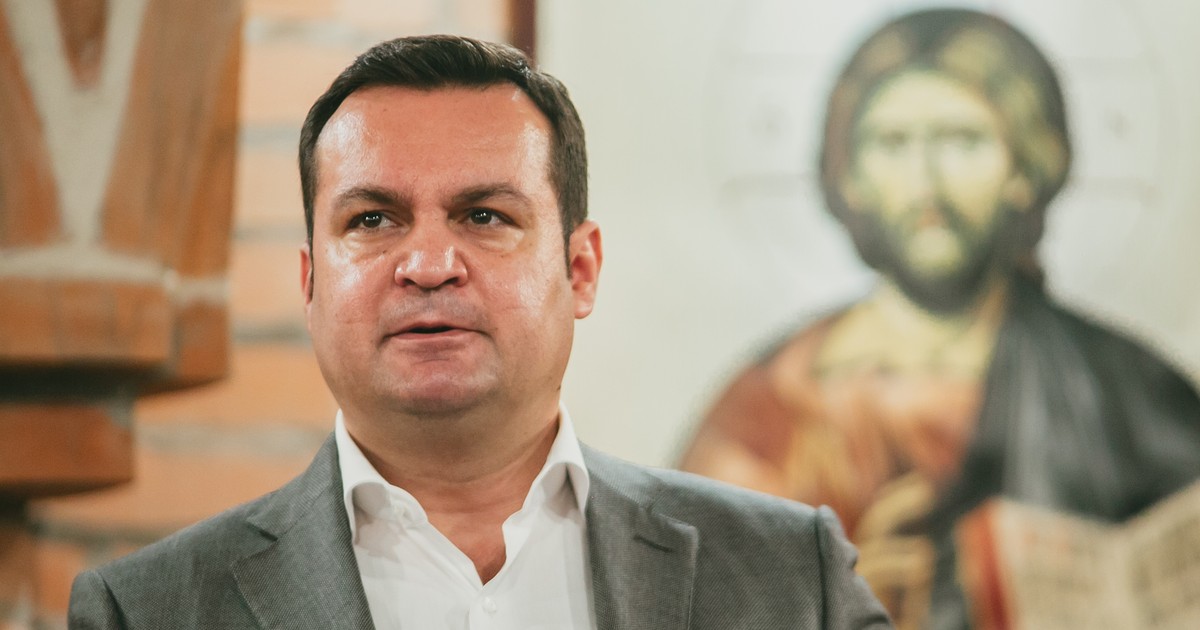 Catalin Chereches, primarul Municipiului Baia Mare, in timpul sedintei de indata cu caracter festiv a Consiliului Local Baia Mare desfasurata in Catedrala Episcopala Sfanta Treime, in Baia Mare, vineri 3 decembrie 2021