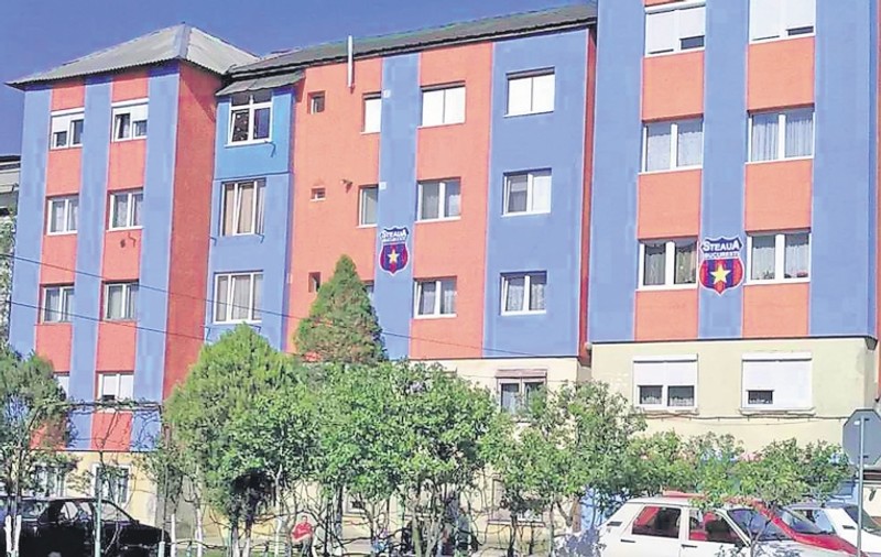 Fanii ardeleni ai Stelei şi-au vopsit blocurile în culorile echipei