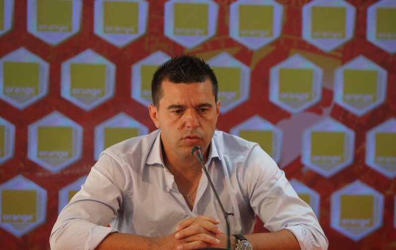 Noului selecționer, Cosmin Contra, îi place riscul. Ce zice despre posibilitatea de a fi schimbat după alegerile din martie. ”Sper să închid multe guri”