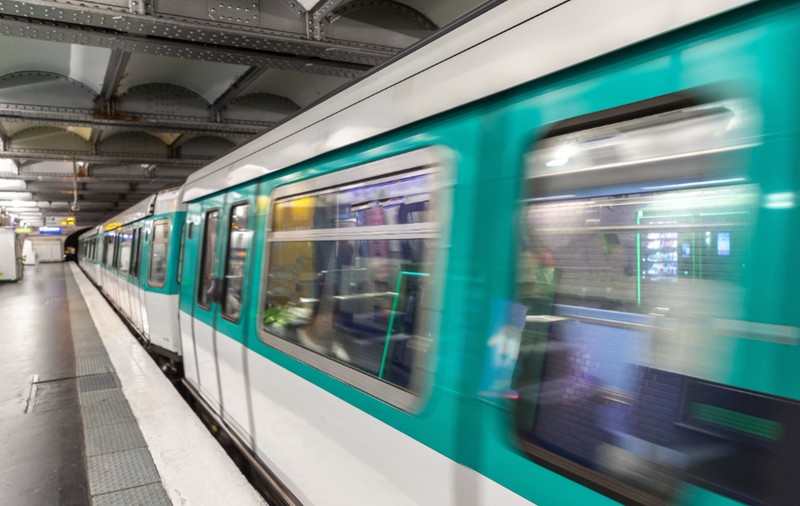 Atac cu cuțitul într-un metrou din Paris: 3 femei au fost înjunghiate, suspectul a fost reținut