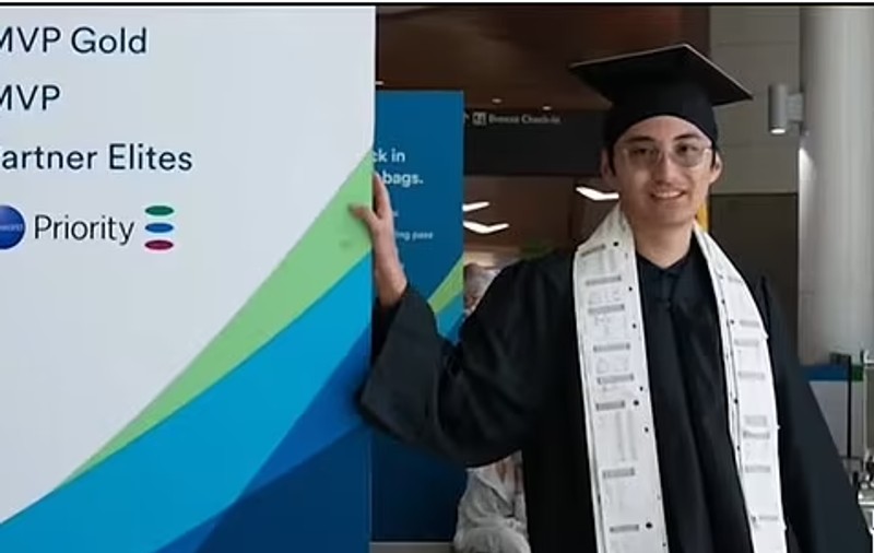 Studentul care face naveta la universitate cu avionul, pentru că este mai ieftin decât să stea cu chirie