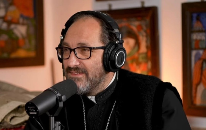 Pilda de Sărbători a părintelui Constantin Necula: „Ce trăim acum nu are nicio legătură cu Crăciunul! Noi alergăm pe lateral, cum pasează echipa națională a României”