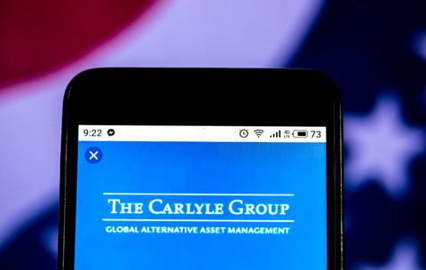 Cine este Carlyle Group și ce afaceri mai are în România compania care vrea să cumpere activele străine ale Lukoil