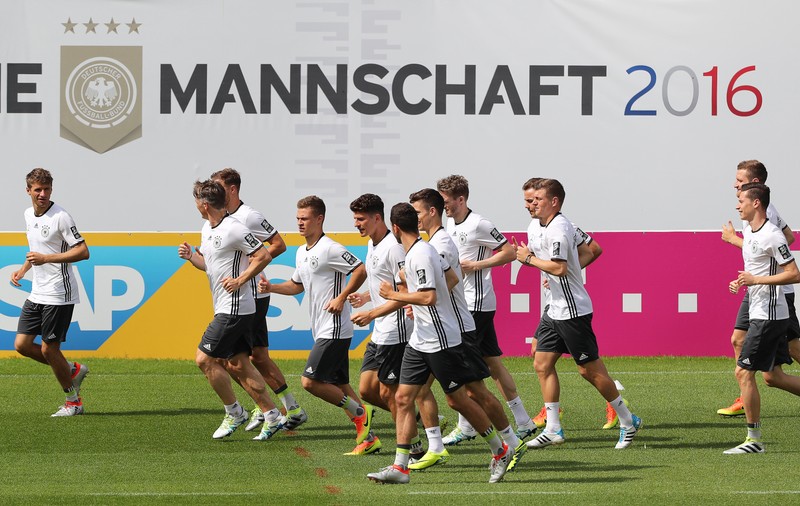 Euro 2016. Ciudățenii din cantonament: nemții au cerut o masă mare de biliard, spaniolii vor posturi TV de la ei de-acasă