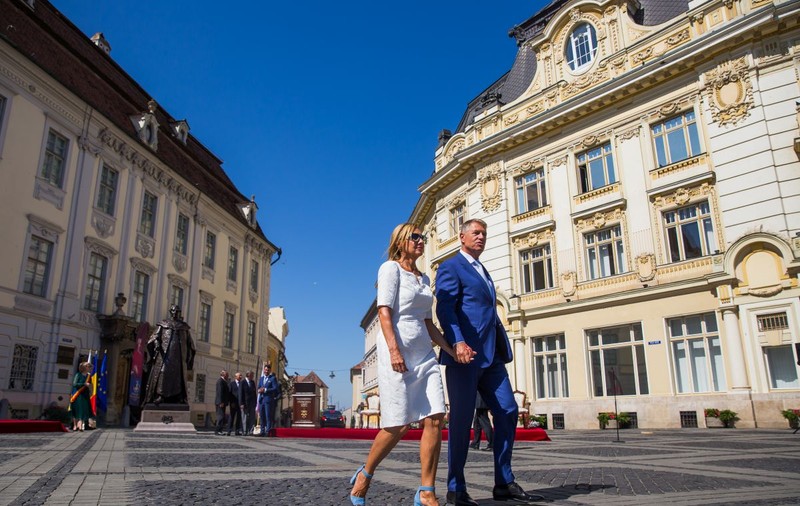 Condițiile în care ANAF poate să recupereze banii obţinuţi din chirie de soții Iohannis pentru spațiul comercial pierdut din Sibiu