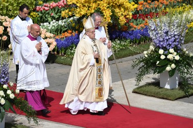 Mesajul Papei Francisc de Paștele catolic. Papa Franicisc în timpul slujbei de Paște
