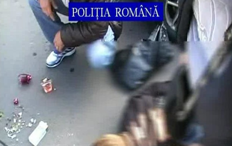 Video | Spărgători din locuinţe, prinşi în flagrant
